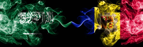 Arabia Saudyjska Królestwo vs Andora, Andory smoky Mystic flagi umieszczone obok siebie. Grube kolorowe, jedwabiste flagi dymu arabskiego, arabskiego i Andory, andorran — Zdjęcie stockowe
