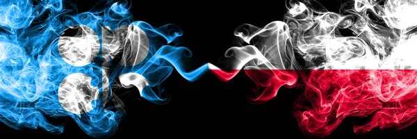 Opec vs Lengyelország, lengyel elvont füstös misztikus zászlók egymás mellett. Sűrű színű selymes füst zászlók Opec és Lengyelország, Lengyel — Stock Fotó
