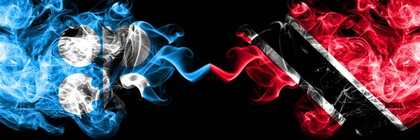 Opec vs Τρινιντάντ και Τομπάγκο αφηρημένη καπνιστή μυστικιστική σημαίες τοποθετούνται δίπλα-δίπλα. Χοντρές χρωματιστές μεταξένιες σημαίες καπνού του Opec και του Τρινιντάντ και Τομπάγκο — Φωτογραφία Αρχείου