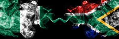 Nijerya, Güney Afrika 'ya karşı, Afrika' nın soyut dumanlı mistik bayrakları yan yana yerleştirilmiş. Nijerya ve Güney Afrika 'nın kalın renkli duman bayrakları, Afrika
