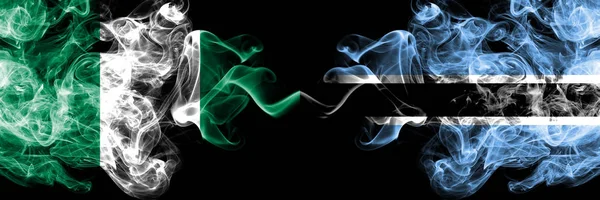 Nigérie vs Botswana, Botswanské abstraktní kouřové mystické vlajky umístěné bok po boku. Silné barevné hedvábné kouřové vlajky Nigérie a Botswany, Botswanan — Stock fotografie
