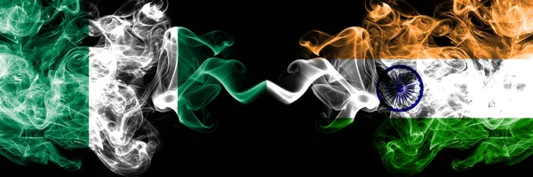 Nigeria vs India, Indiase abstracte rokerige mystieke vlaggen naast elkaar geplaatst. Dikke gekleurde zijdeachtige rook vlaggen van Nigeriaanse en Indiase, Indiase — Stockfoto
