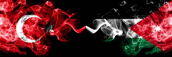 Turquía vs Jordania, banderas de humo jordanas colocadas lado a lado. Banderas de humo sedoso de color grueso de Turquía y Jordania, Jordania —  Fotos de Stock