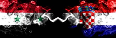 Suriye, Hırvatistan 'a karşı, yan yana yerleştirilmiş Hırvat duman bayrakları. Suriye ve Hırvatistan 'ın kalın renkli dumanlı bayrakları