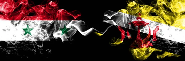 Sýrie vs Brunej, Brunejské kouřové vlajky umístěné bok po boku. Silné barevné hedvábné kouřové vlajky Syřanů a Brunej, Brunej — Stock fotografie