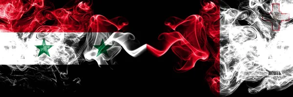 Syrië vs Malta, Maltese rookvlaggen naast elkaar geplaatst. Dikke gekleurde zijdezachte rook vlaggen van Syrisch en Malta, Maltees — Stockfoto