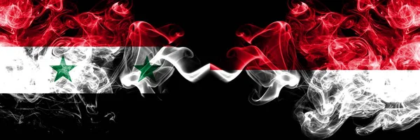 Siria contro Monaco, bandiere fumogene monacane affiancate. Bandiere di fumo color seta spesse di Siria e Monaco, Monacan — Foto Stock