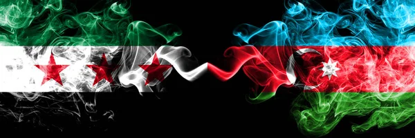 República Árabe Síria vs Azerbaijão, bandeiras de fumaça do Azerbaijão colocadas lado a lado. Bandeiras de fumo sedoso de cor grossa da oposição Síria e Azerbaijão, Azerbaijão — Fotografia de Stock