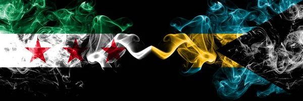 República Árabe Siria vs Bahamas, Banderas de humo bahameñas colocadas una al lado de la otra. Banderas de humo sedoso de color grueso de la oposición siria y Bahamas, Bahamas —  Fotos de Stock