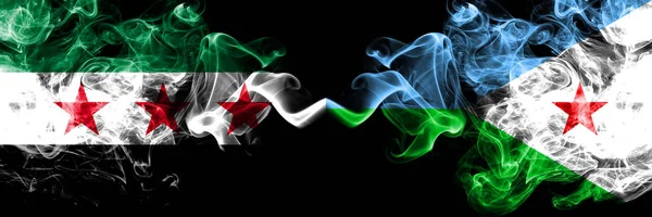 República Árabe Síria vs Djibuti bandeiras de fumaça colocadas lado a lado. Bandeiras de fumaça sedosa coloridas grossas da oposição Síria e Djibuti — Fotografia de Stock