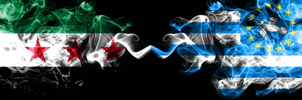 Syrian Arab Republic vs South Cameroon smoke flags placed side by side. Thick colored silky smoke flags of Syria opposition and South Cameroon — Stock Photo, Image