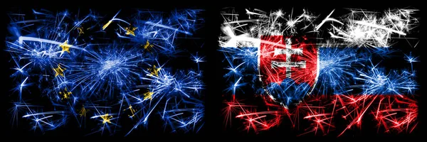 Eu, Európai Unió kontra Szlovákia, szlovák újév ünneplés szikrázó tűzijáték zászlók koncepció háttér. Két állam lobogójának kombinációja. — Stock Fotó