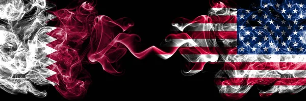 Qatar Estados Unidos América Americano Eua Bandeiras Místicas Fumegantes Colocadas — Fotografia de Stock