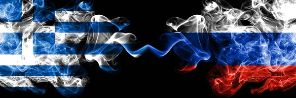 Ελλάδα Εναντίον Ρωσίας Ρωσικές Καπνισμένες Μυστικιστικές Σημαίες Τοποθετημένες Δίπλα Δίπλα — Φωτογραφία Αρχείου