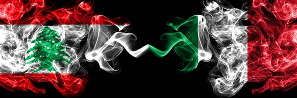 Libanon Olaszország Olasz Füstös Misztikus Zászlók Egymás Mellett Vastag Színű — Stock Fotó