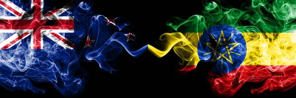 Yeni Zelanda Etiyopya 'ya karşı, Etiyopya' nın yan yana yerleştirilmiş dumanlı mistik bayrakları. Kalın renkli ipeksi soyut duman bayrakları