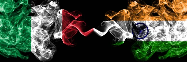 Itálie Indie Indické Kouřové Mystické Vlajky Umístěné Bok Boku Silné — Stock fotografie