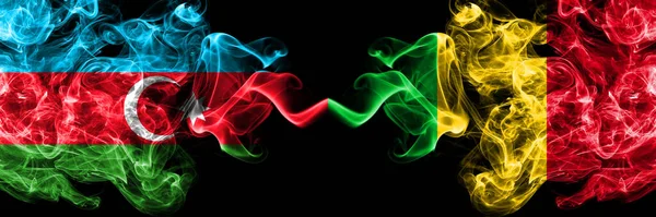 阿塞拜疆 阿塞拜疆对马里的烟熏神秘旗并排放置 浓密的彩色丝状抽象烟旗 — 图库照片