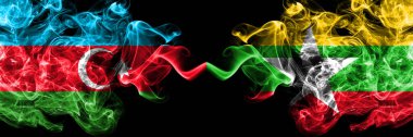 Azerbaycan, Azerbaycan Myanmar 'ın dumanlı mistik bayraklarına karşı yan yana. Kalın renkli ipeksi soyut duman bayrakları