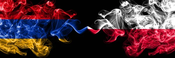 Armenia Polonia Bandiere Mistiche Fumose Polacche Affiancate Bandiere Fumo Astratte — Foto Stock