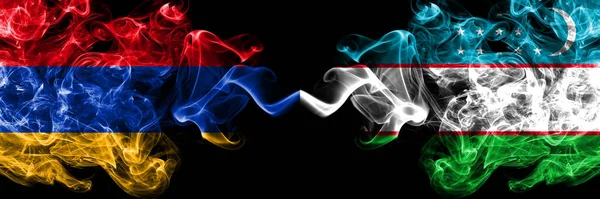 Armenia Uzbekistan Bandiere Mistiche Fumose Uzbeke Affiancate Bandiere Fumo Astratte — Foto Stock