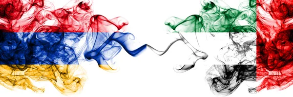 Армения Против Объединенных Арабских Эмиратов Эмиратские Дымные Мистические Флаги Размещенные — стоковое фото