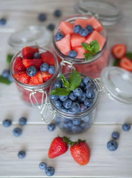 Frutta Fresca Estiva Sul Tavolo — Foto Stock