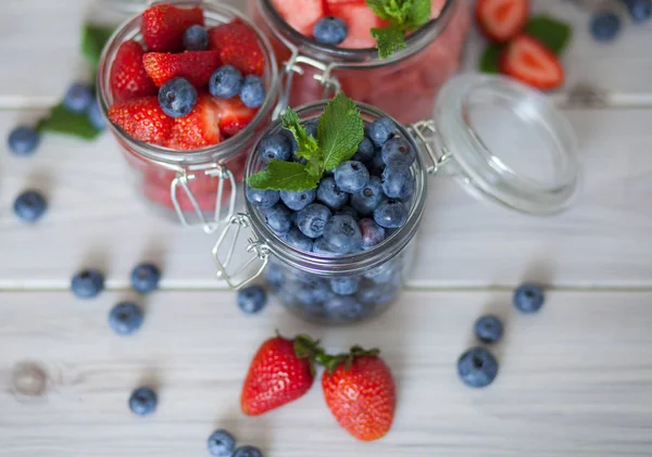 Frutta Fresca Estiva Sul Tavolo — Foto Stock