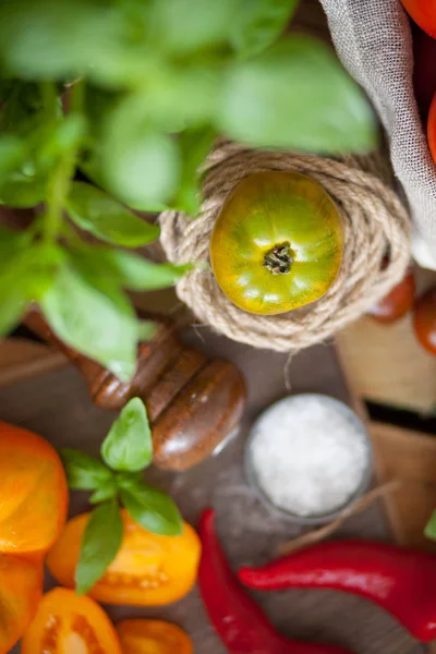 Verse Basilicum Tomaten Tafel — Stockfoto