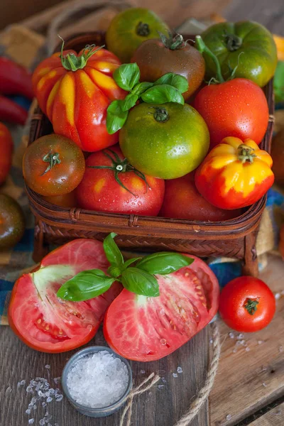 Verse Basilicum Tomaten Tafel — Stockfoto
