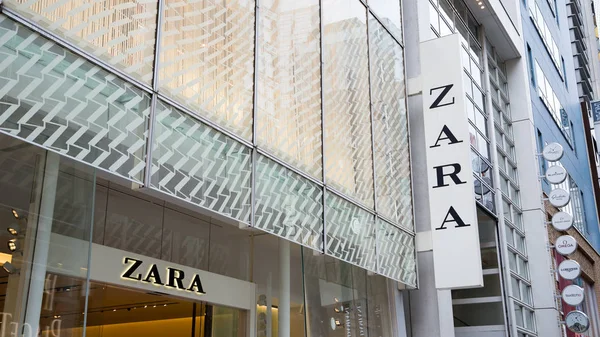 Signboard Zara store in Tokyo — Stock Photo, Image