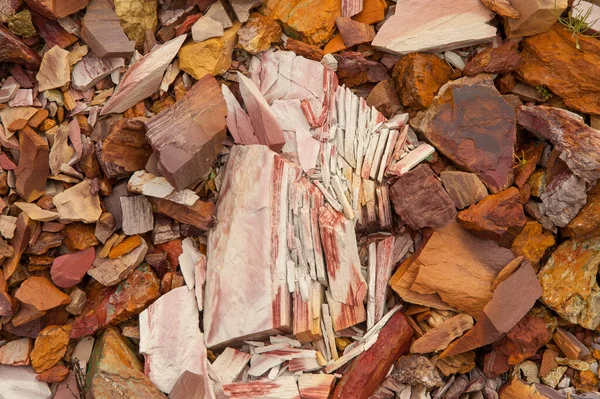 Depósito de cobre antigo. Pedras com elevado teor de cobre . — Fotografia de Stock