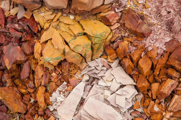 Antico deposito di rame. Pietre ad alto contenuto di rame . — Foto Stock