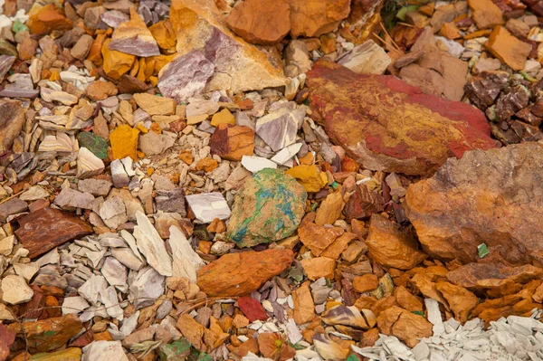 Antiguo depósito de cobre. Piedras con un alto contenido de cobre . —  Fotos de Stock