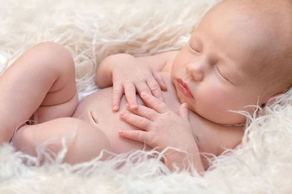 Newborn Baby Girl Sleeping Fluff — Stock Photo, Image