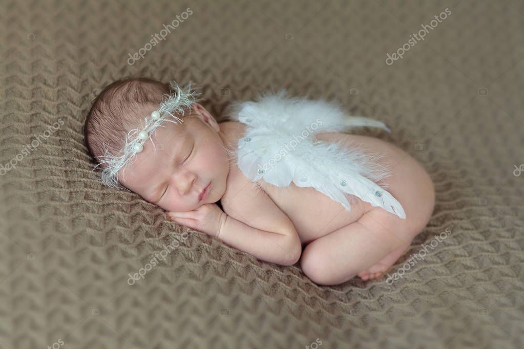 Bebé Recién Nacido Niña Usando Ala De ángel Foto de archivo - Imagen de  newborn, extracto: 219123708