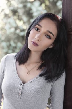 genç kız portre doğada