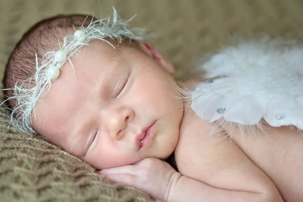 Neugeborenes Baby Mit Engelsflügeln — Stockfoto