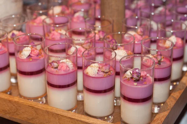 Cam Çekim Pasta Düğün Yemek Gıda Dekore Edilmiş Mini Kanepeler — Stok fotoğraf