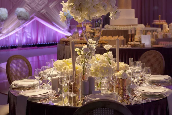 Ambiente Moody Retroiluminado Una Recepción Boda Ajuste Mesa Elegante Lujo —  Fotos de Stock