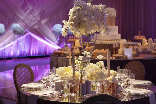 Stimmungsvolles Ambiente bei einem Hochzeitsempfang Stockfoto