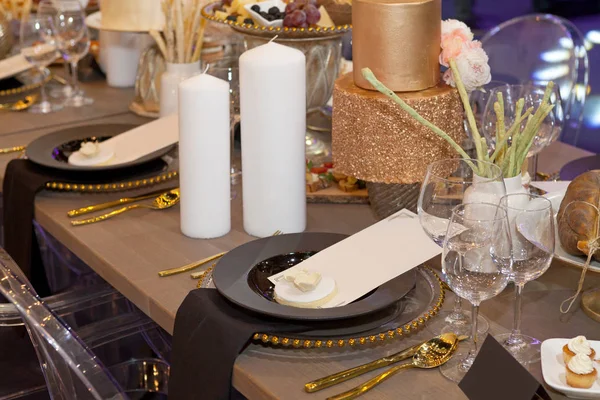 Tisch Gedeckt Für Eine Event Party Oder Hochzeitsempfang Luxuriöses Elegantes lizenzfreie Stockbilder