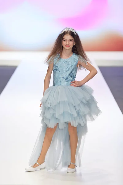 Zagreb Croatia February 2019 Little Girl Model Tulle Dress Walking — Stock Photo, Image