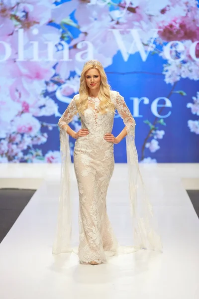 Zagreb Croacia Febrero 2019 Modelo Moda Con Hermoso Vestido Novia —  Fotos de Stock