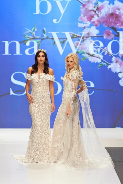 Загреб Кроатия Февраля 2019 Года Модные Модели Красивых Свадебных Платьях — стоковое фото