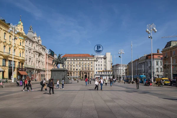 Загреб Хорватія Квітня 2019 Туристи Місцеві Жителі Головній Площі Загреба — стокове фото