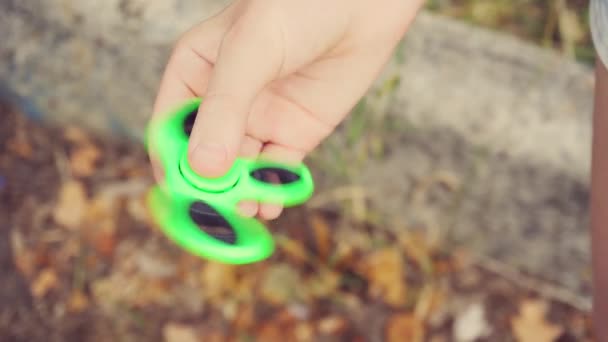 Teen girl holding spinner. Closeup — Stock Video