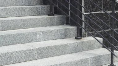 İşkadını adımları kadar bina yürüme