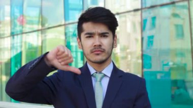 Asya adama Disslike el hareketini kullanarak göster