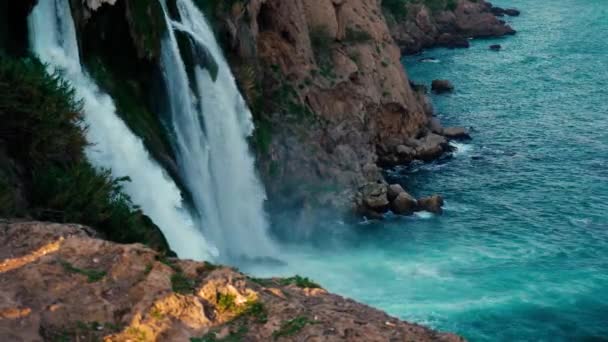 Vista da cachoeira maravilhosa — Vídeo de Stock